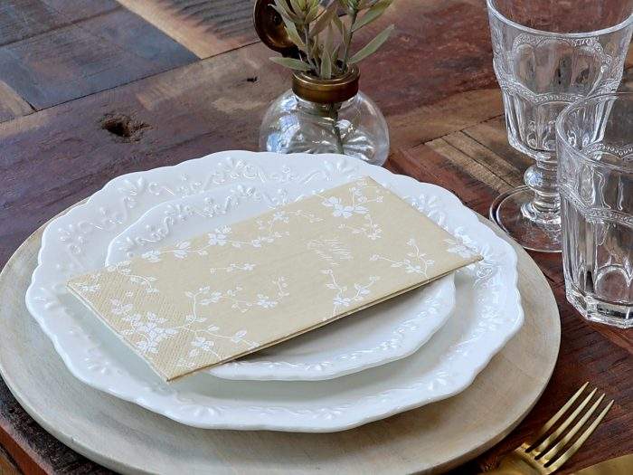 PÄÄSIÄISAIHEINEN LAUTASLIINA - Image 4